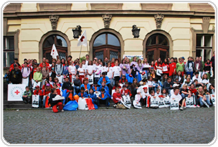 Účastníci soutěže mladých zdravotníků - Chrudim 19.6.2010