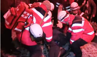 zdravotníci Červeného kříže zasahují na Majdanu