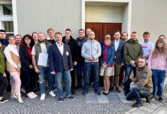 Další absolventi kurzu humanitárního práva