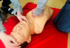 S první pomocí za dětmi do škol!