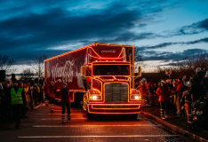 Přijíždí vánoční Coca-Cola kamion a šíří laskavost