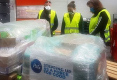 P&G věnoval více než 100 000 produktů a ESA s.r.o. je zdarma rozvezl!